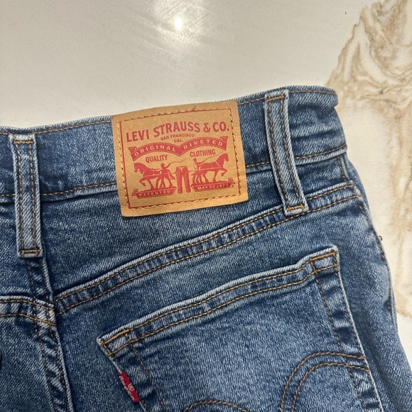 Levi Women’s Straight WEDGIE jeans 25x28 | size 4 - Picture 6 of 6